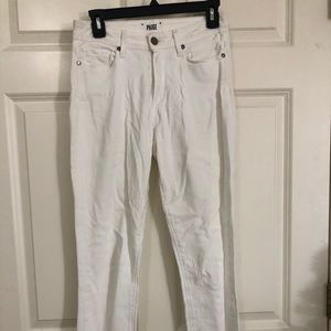 PAIGE white skinny jeans. Size 26.